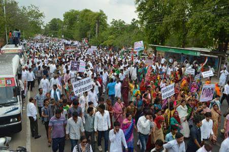 rkvyas's tweet image. #RajeforLalit Big demonstration at Jaipur by State Congress demanding resignation of Raje.