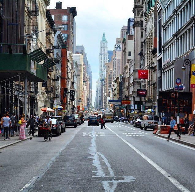 RinconesNY's tweet photo. Buenos días y feliz jueves desde el #SoHo #NYC 🗽☀️🗽 http://t.co/7ym751NKJO