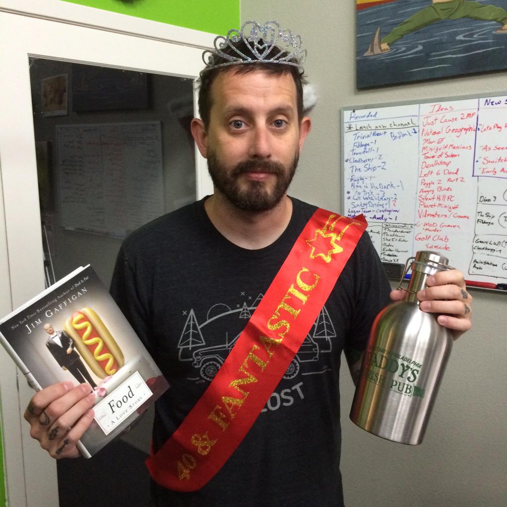 RegulationLP's tweet photo. Pretty princess Geoff says thanks for all the birthday gifts! http://t.co/b1D0ImksPK