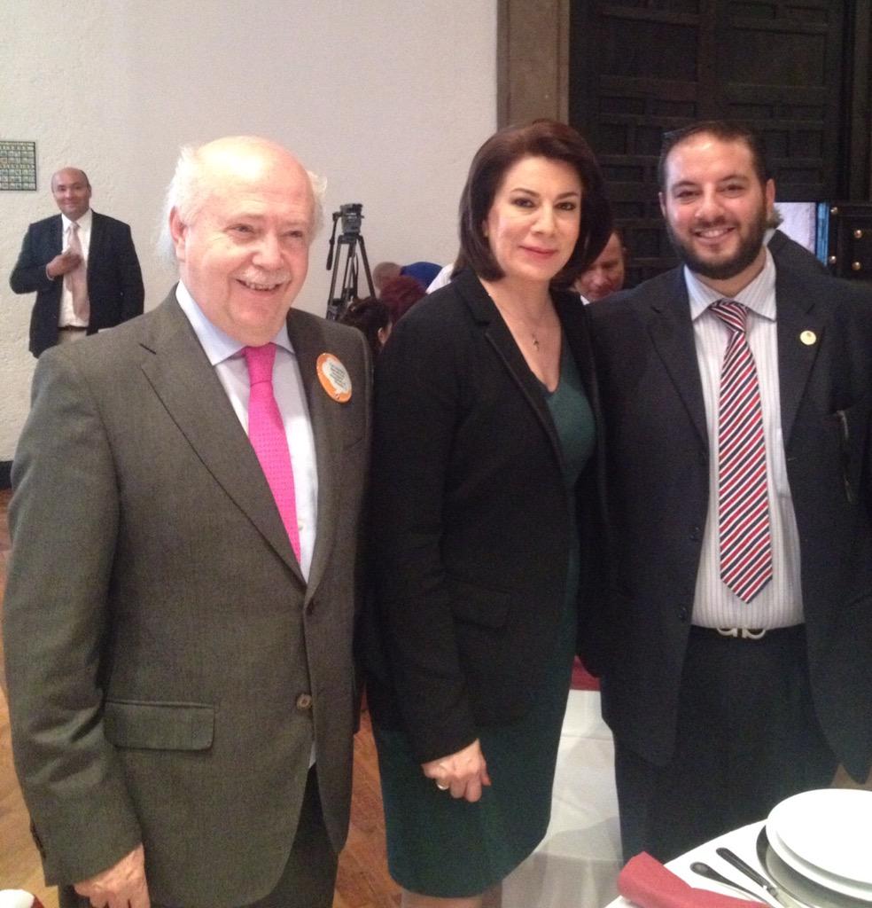 CANIRAC_AGS's tweet photo. Ayer @canirac y @Profeco firmaron convenio para dar certeza a los consumidores de la industria. Cc. @LorenaMartinez http://t.co/sBi1gtcbf6