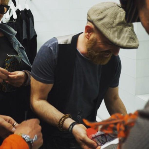 shsfnow's tweet photo. Whit our #friend Antonio #Murr.
#SHSF #StayHungryStayFoolish #EXPO #imurr #Blogger #Blog #Bracelet #Like #Instalike… http://t.co/GRSO404969