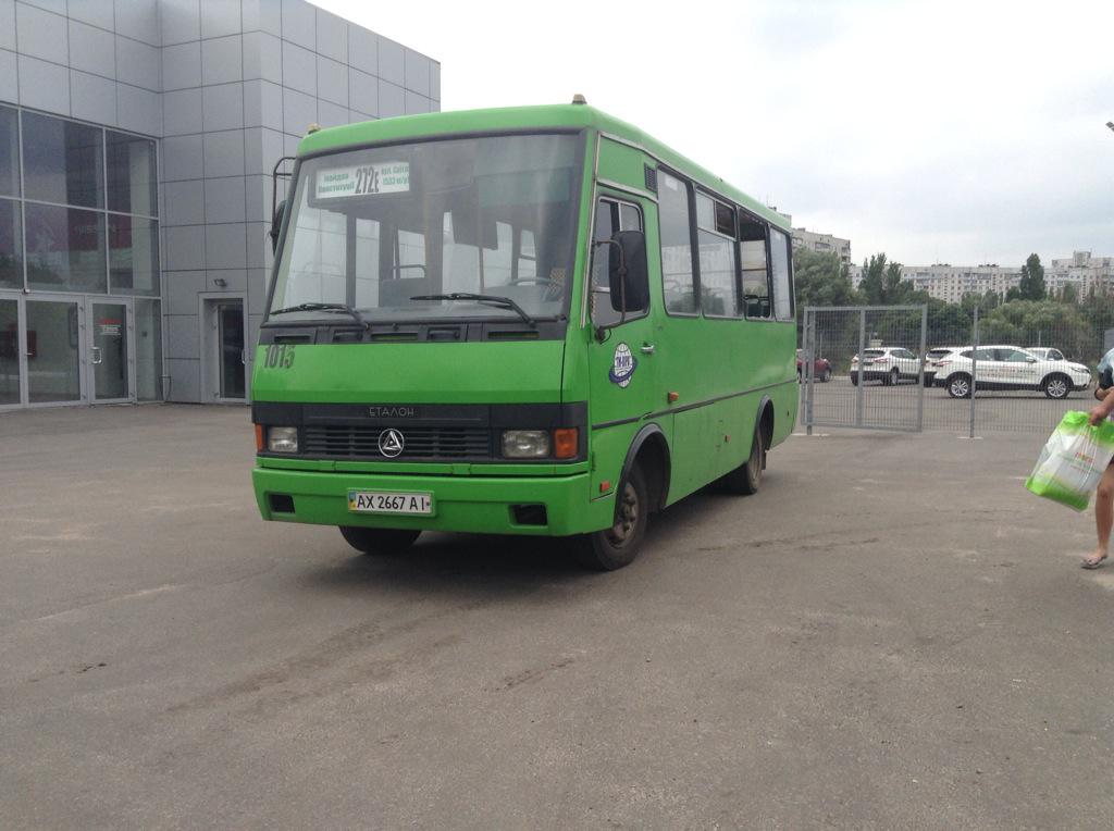 Героев Труда.Автобус 272. Выбито бок.стекло.Без пострадавш.На месте Евгений Федорчук, замдир Департамента транспорта