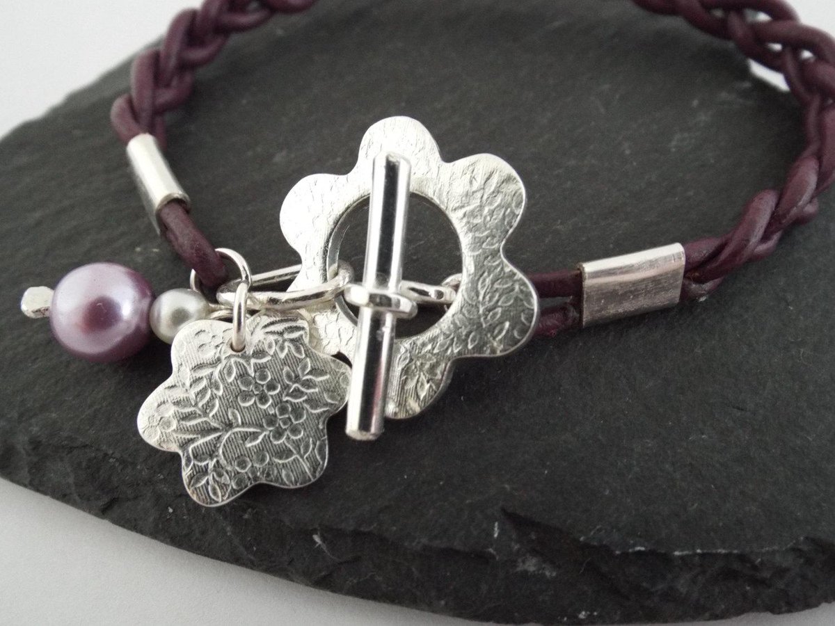 Lillybanksilver's tweet image. Leather toggle bracelet etsy.me/1cBBOPx #Etsy #SilverToggle