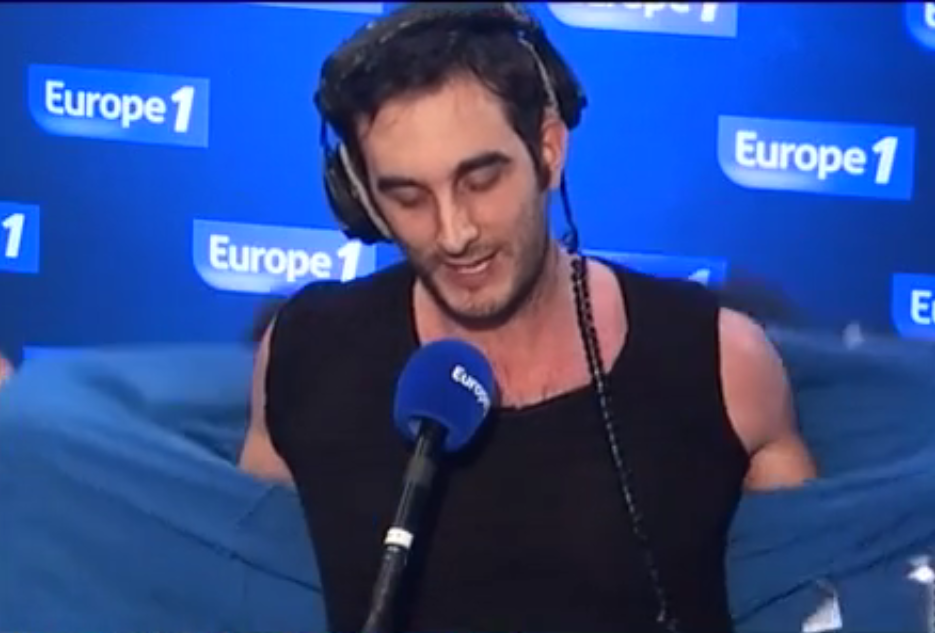 RobertSwitek's tweet photo. A ses débuts, Matthieu Noël (@cavousf5) a tenté de mêler strip-tease et radio. (Crédit photo : Patrick C. d'Arcachon) http://t.co/IvbfVxvYzK