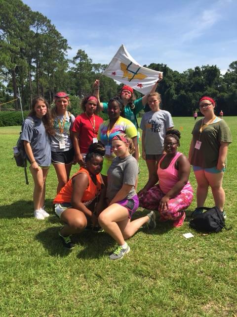 mcwud20's tweet photo. Wonder women for The Lord on the field and in the world! #zoom #huddle4 #ss1undefeated http://t.co/fiu5cWqbk8