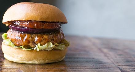 CityLifeManc's tweet photo. Sponsored: @filthycowuk are offering 2 for 1 on burgers. Pay them a visit and tell them you're a #FilthyCow http://t.co/ElJFZkUCOW