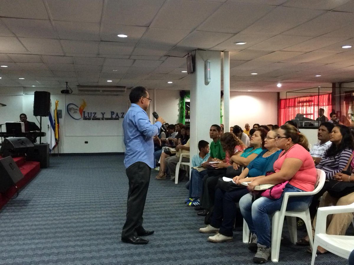Pastorjesusj's tweet photo. Ministrando una palabra en Luz y Paz, San Diego. http://t.co/CTEbJ5sC3s