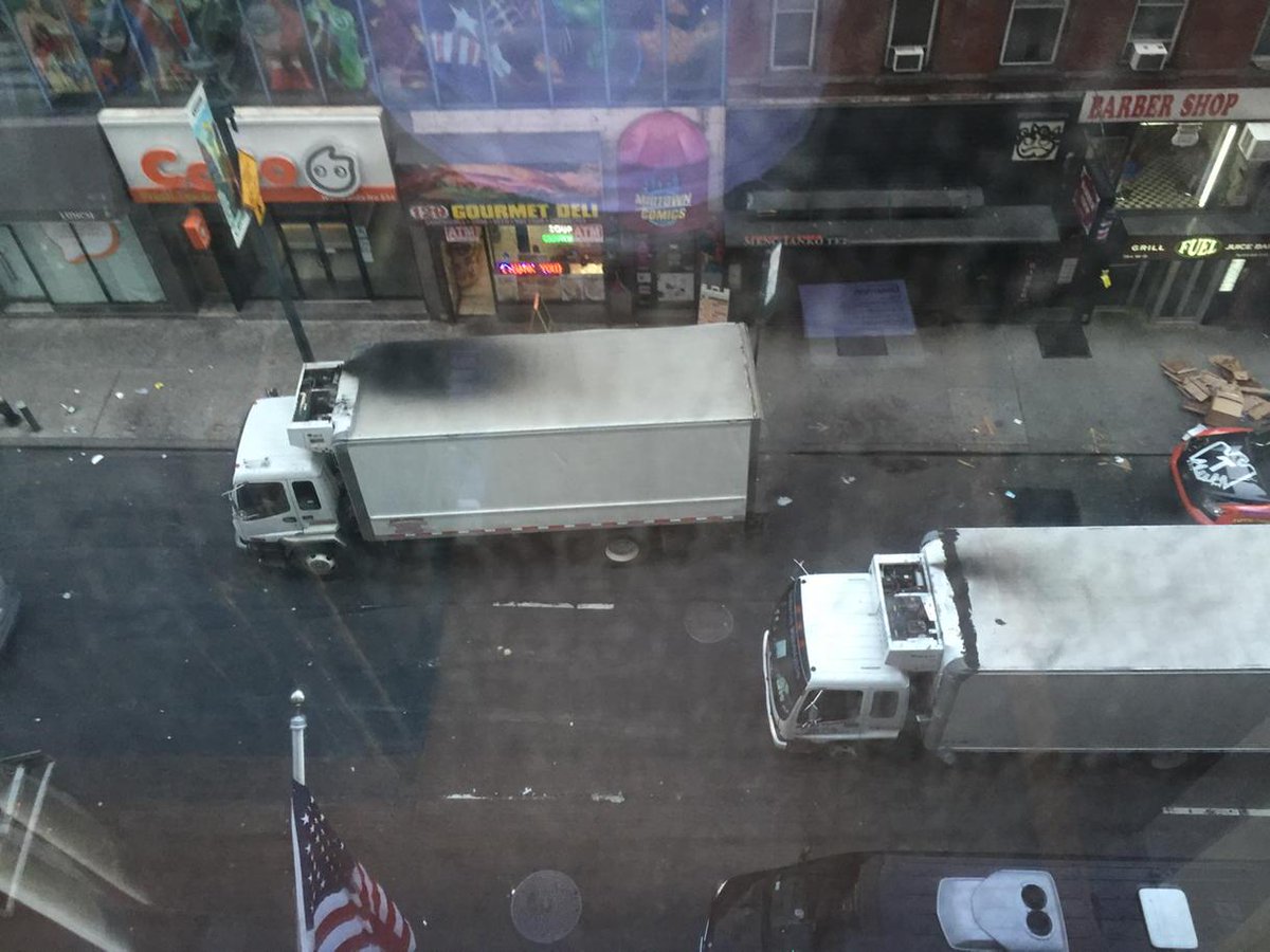 DrFox_Tim's tweet photo. So here's why we need #doingcoldbetter - diesel #refrigeration on trucks delivering to delis, NYC 6.14am, #airquality http://t.co/7SrYNj2HeX