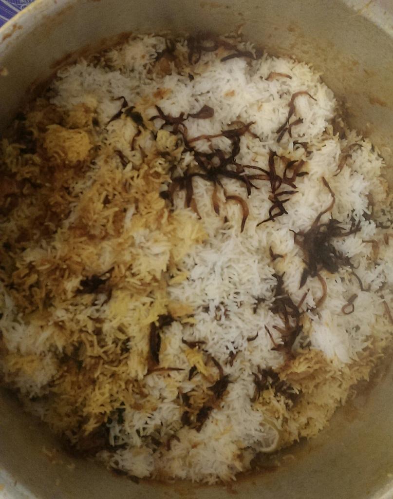 MEALSBYMALIK's tweet photo. Chicken biryani http://t.co/smJCBwD7ou