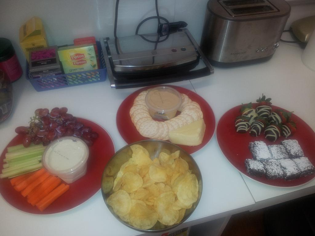 MinaGenBetter's tweet photo. Thank you Jodie for the yummy morning tea :) Hornsby girls time to celebrate :) http://t.co/4xDoXn45wh