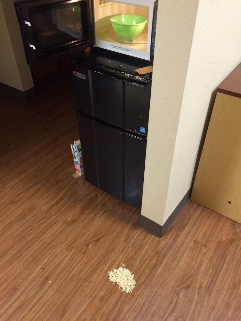 jake_irvin15's tweet photo. You know the world is coming to an end when you spill your Ramen Noodles. #SLASU #Table15 http://t.co/LuZIbXzmka