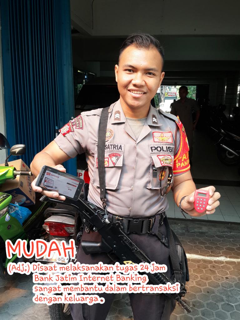 yanuarwidi's tweet photo. @bank_jatim disaat bertugas 24jam sangat membantu bertransaksi #BankJatimInternetBanking#Mudah http://t.co/p9hH7i486F