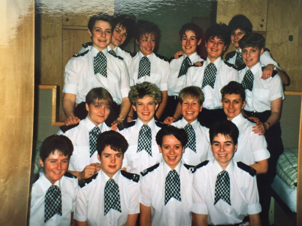 Now that we've sorted that out, do any of my colleague @JohnstonePolice recognise anyone else in this photo?? 😳