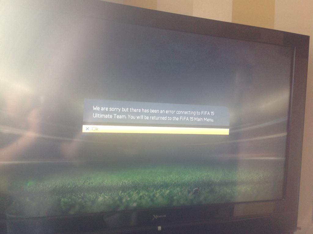brandonfraser4's tweet photo. @EASPORTSFIFA why won't it let me on my fut http://t.co/A2i5qNp98g