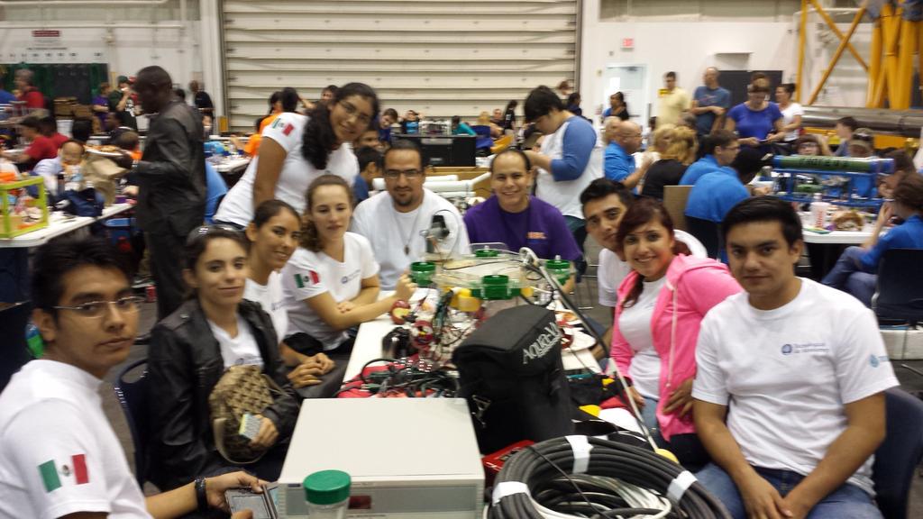 Javier_Montiel1's tweet photo. Follow Mexican team @TecXotic in the #2015MATEinternational in Canada streaming http://t.co/FvHatjhR75 #edtech #pbl http://t.co/9aCqpG9dng