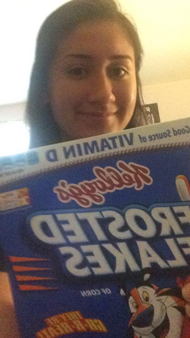 hug_diamond's tweet photo. About to have some Frosted Flakes which is apart of the Oligopoly Market! @TheMrKim #MarketStructure #Econ http://t.co/hvKKaLFOMP