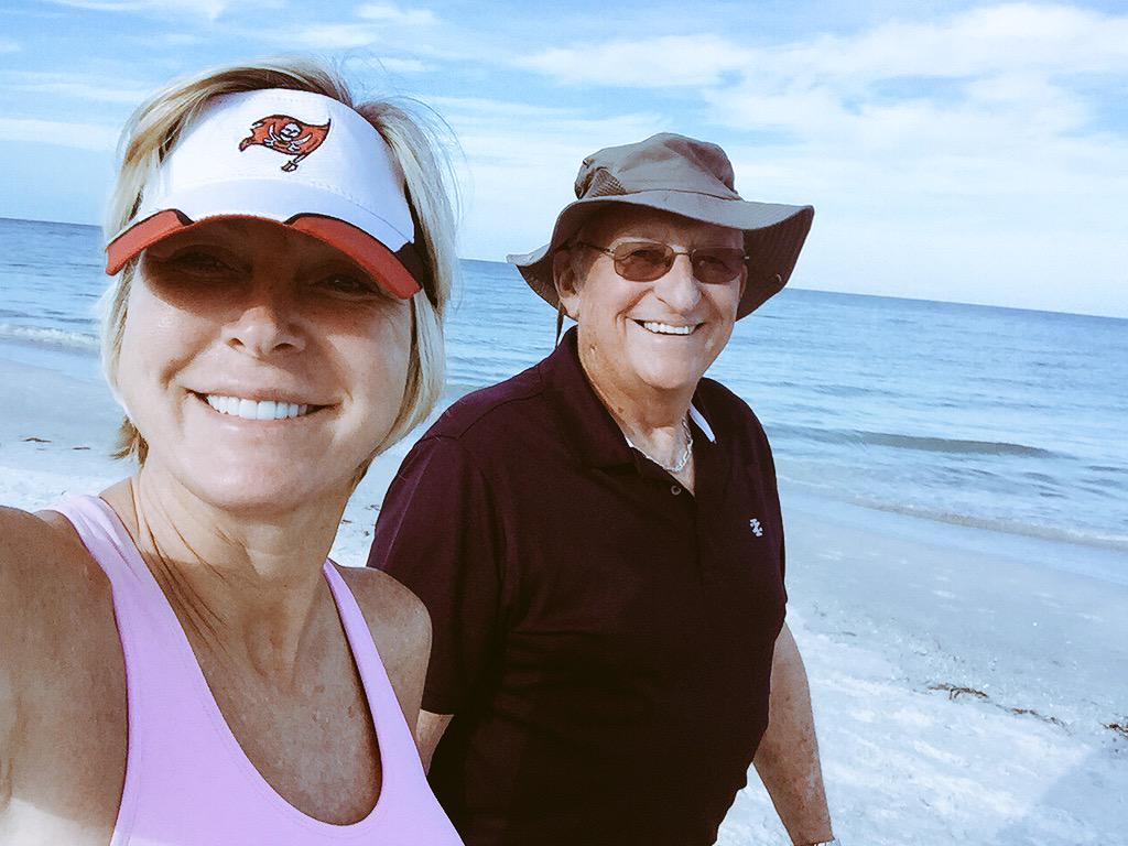 KimberleHotma's tweet photo. #redingtonshoresflorida #walkingwithdad #familylove #makesmehappy http://t.co/LgNTuMZ83h