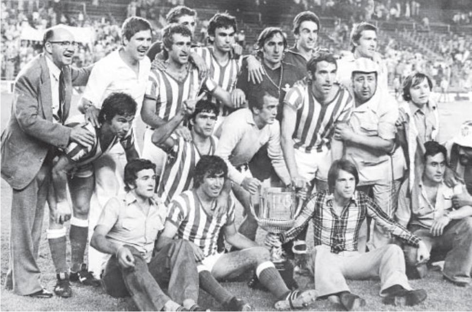 RealBetis's tweet photo. Hoy se cumplen 38 años de la primera Copa del Rey ganada en 1977 por el @RealBetis http://t.co/ip5p6mQEvT