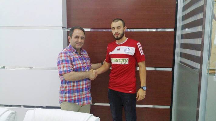 Tuzlaspor, iç transferde başarılı savunma oyuncusu Aykut Topal'ın sözleşmesini 2 yıl uzattı.
<a href="/acabuk61/">Ali Çabuk</a> <a href="/levent_ayaz/">Levent ayaz</a>
