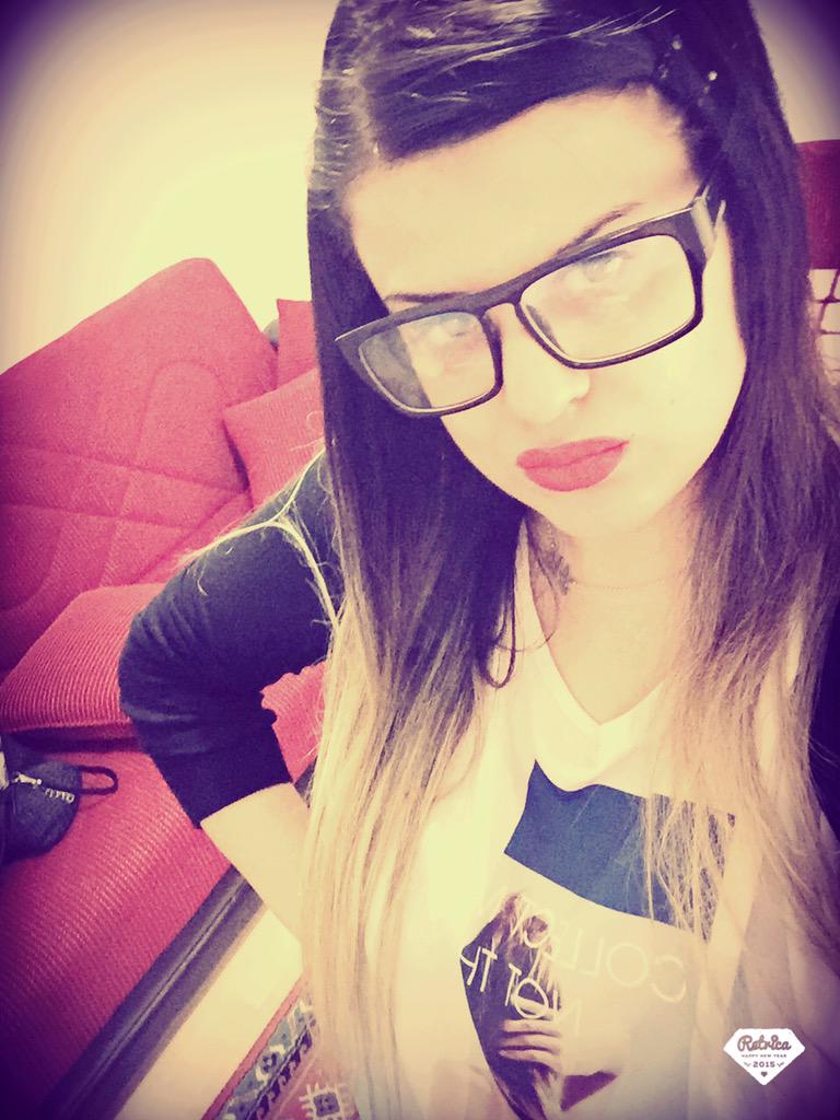 ela7712 tweet picture