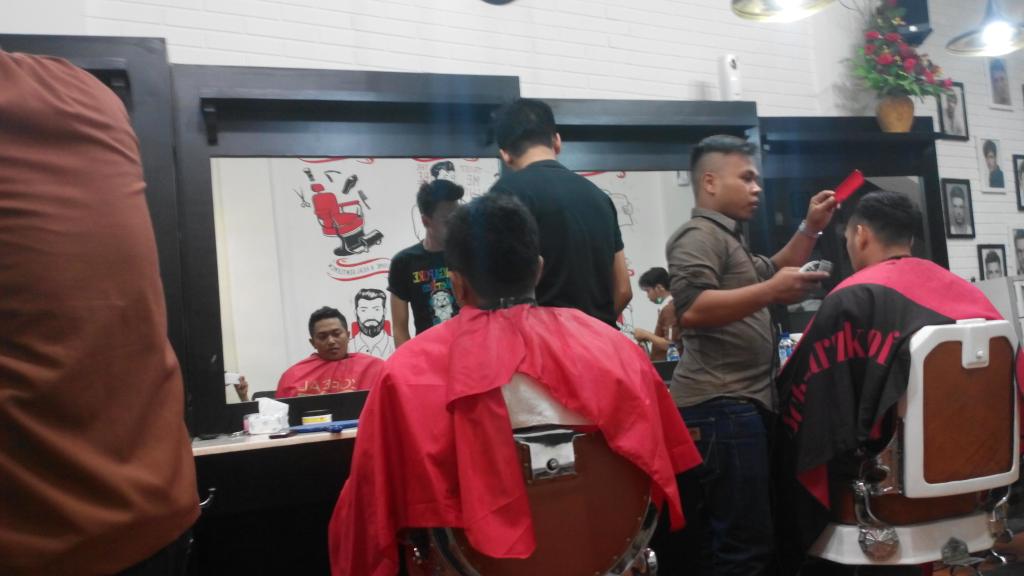 Malam ini ditempat kita lumayan rame nih, tapi tenang aja kita masih buka sampe jam 22.00 kok, so.. buruan kesini!