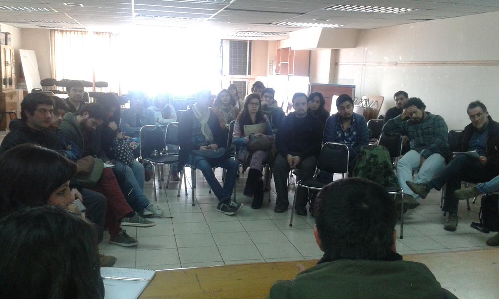 comunal_valpo's tweet photo. punto prensa hoy profesores- estudiantes 10:30 liceo Eduardo la Barra @biobio @ucvradio @ucvtvnoticias @canal13 @TVN http://t.co/QZm7jmetKe