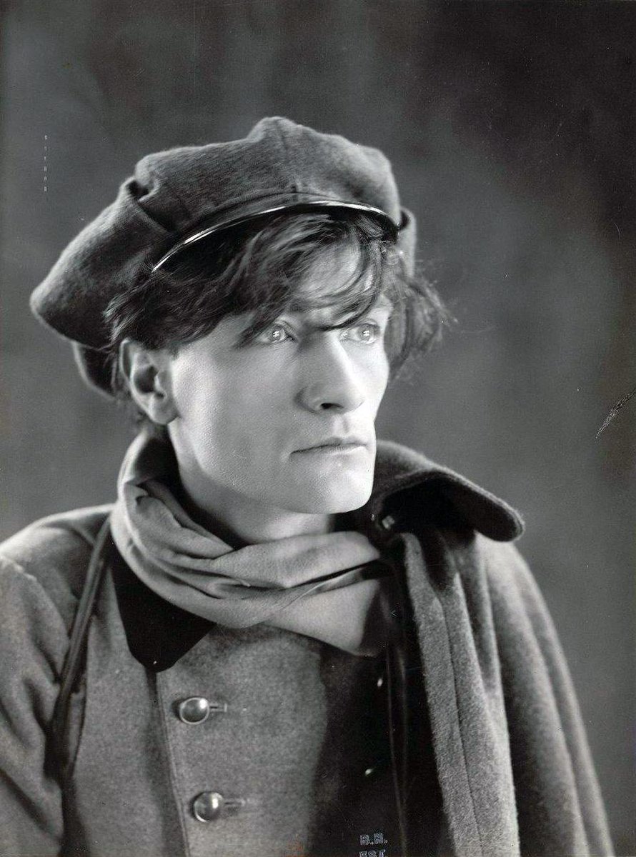 flowelch_art's tweet photo. this is not a painting but here's antonin artaud looking kind of like an elderly @flo_tweet ! we're investigating.. X http://t.co/VoLrWqSgr5