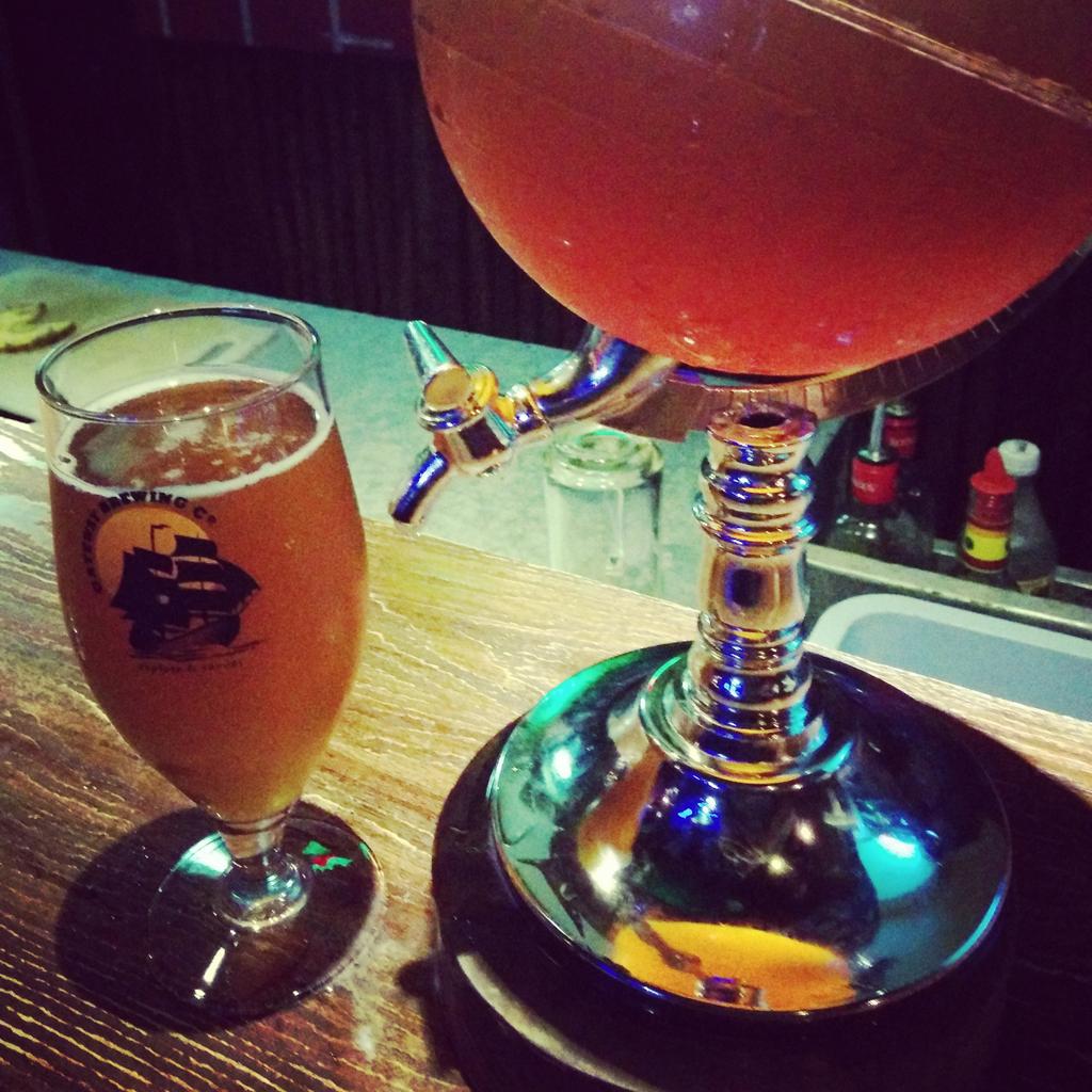 3WiseMonkeys_in's tweet photo. Life is too short to drink #Kingfisher β @gatewaybrewery #SummersaultSessionIPA now in Glass & Globe at #3wmKhar π http://t.co/UUkPXXJMEJ