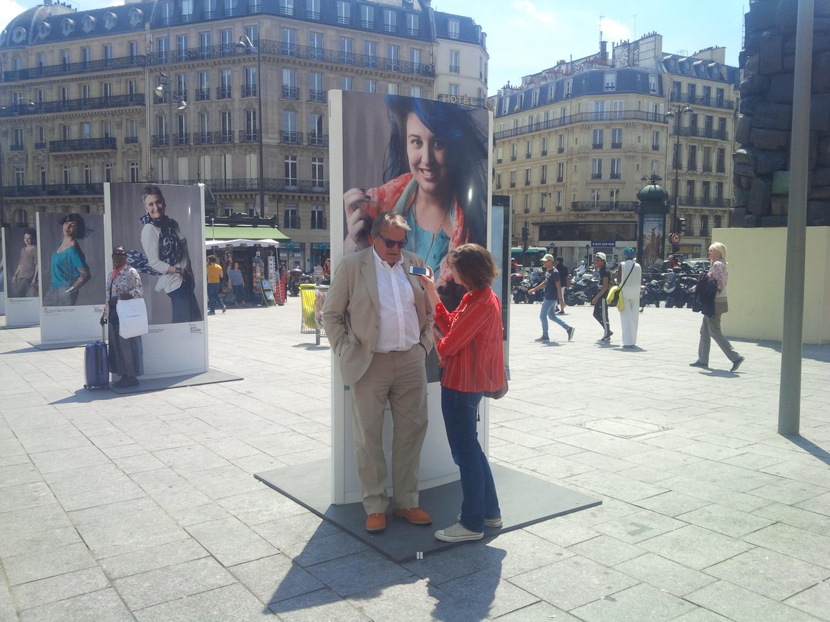 TMA_team's tweet photo. Retour sur l'expo #AntiClichés Gare St-Lazare : interview d'@OToscani sur @laRadioNova (cc @LorinLinda @Balsamik_FR) http://t.co/iSeYvT6dIa