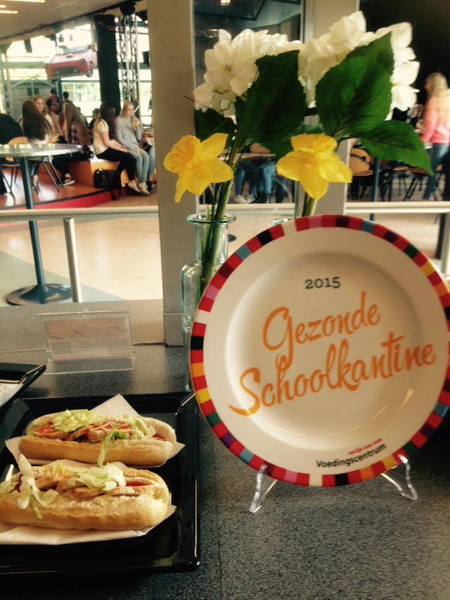 dienaantje's tweet photo. Jippie, beloond met schaal voor gezondeschoolkantine @Candea_College @MarkiesCatering #gezondescoolkantine http://t.co/ZAhXUzejjB