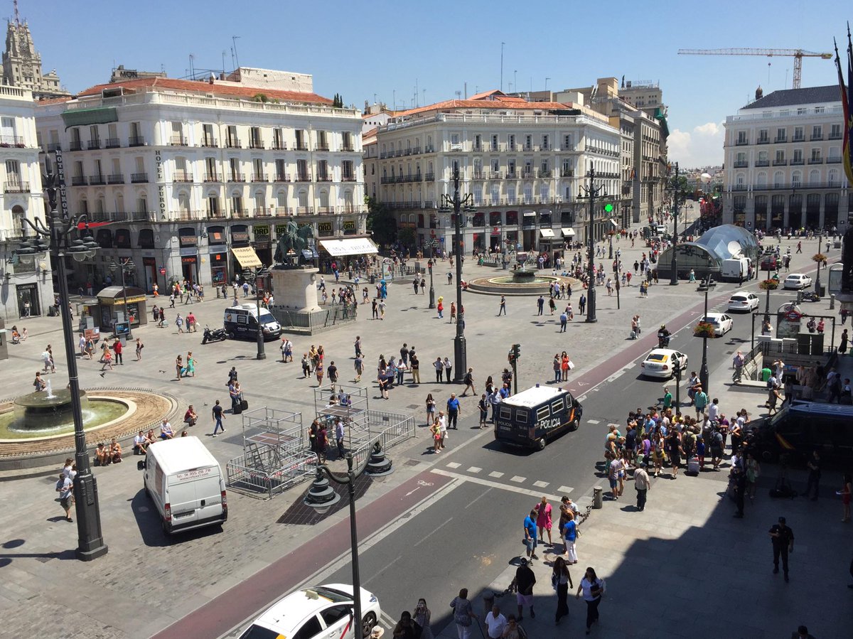 ccifuentes's tweet image. La Puerta del Sol desde el balcón de la presidencia de la @ComunidadMadrid #MeGustaMadrid :-)