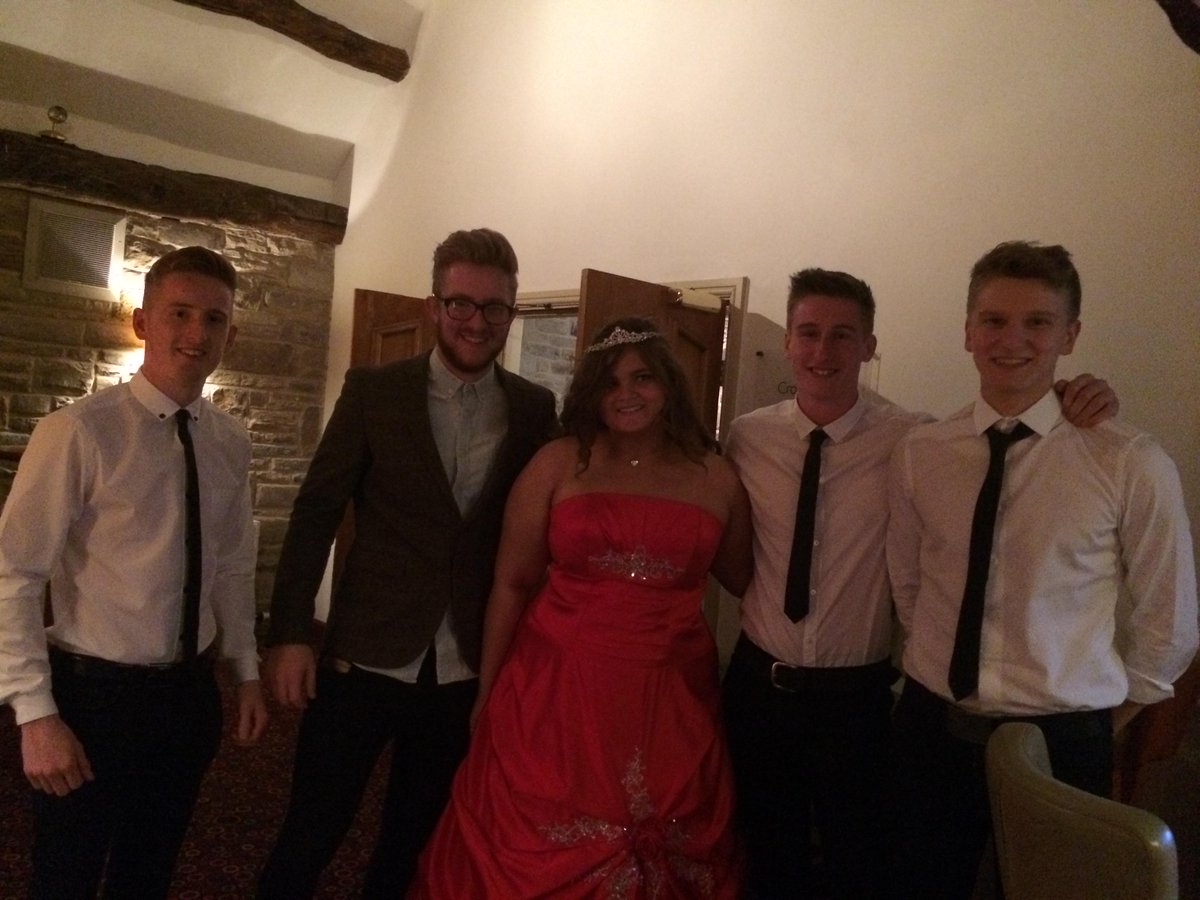 pandasocks_'s tweet image. @OfficialParable were great at prom last night. Can't tell you how many people are jealous of this photo 💖
