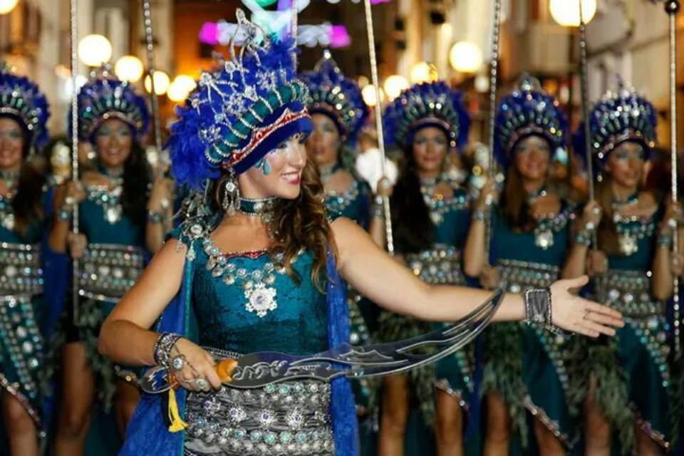 FTaifes's tweet photo. Joves i guapes, i a la vega unes veteranes, Esquadra Taifa Al-Andalus, cap d'esquadra @MarSavallVi #Capitania14 http://t.co/GXjImfyyMs