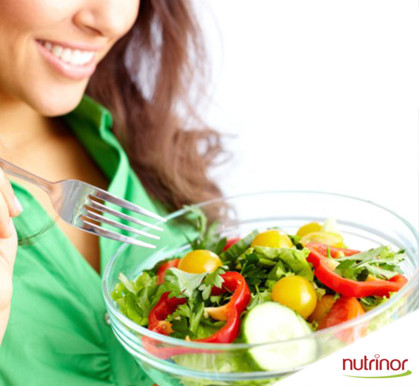 7 Dicas para se alimentar melhor no trabalho. nutrinor.com.br/nossa-cozinha/…