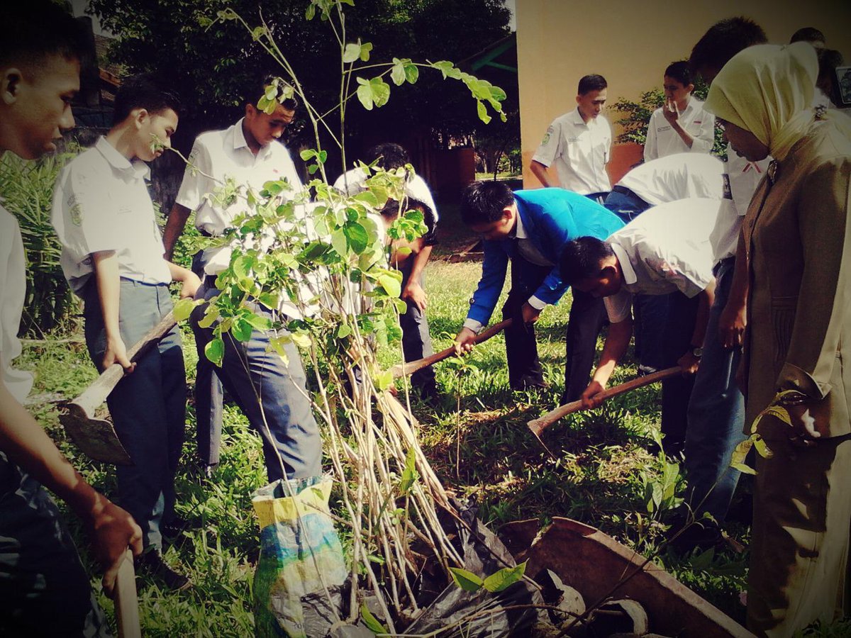 ClassXMIA2's tweet photo. #xmia2gogreen #candid http://t.co/aWe9das3MJ