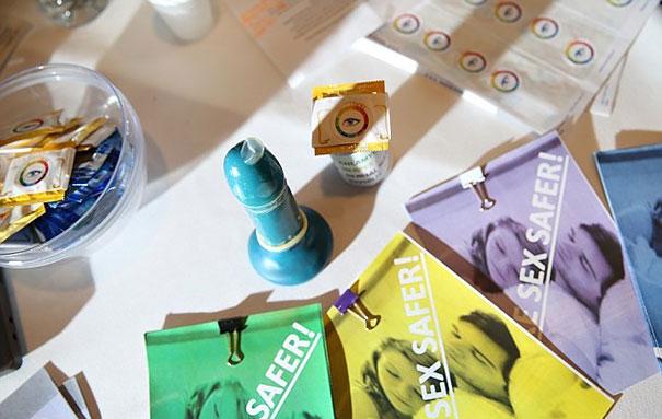 3 teen boys invent colour changing #condoms detecting #STIs at <a href="/teentechevent/">TeenTech</a> bit.ly/1LxgiJU