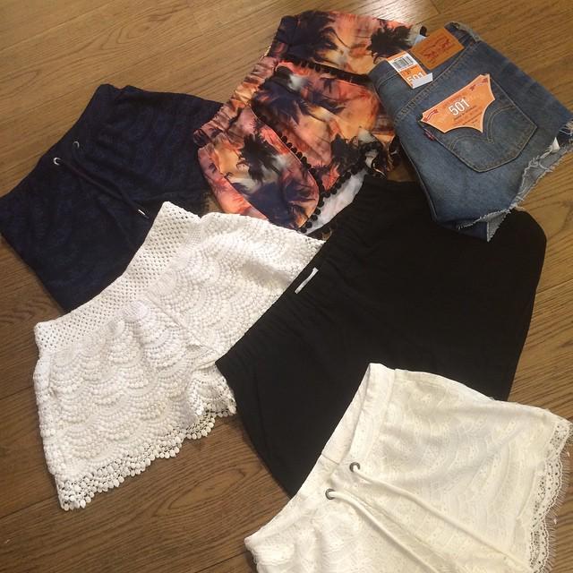 jeanslifestyle's tweet image. Het zonnetje schijnt, dus we mogen de blote benen weer laten zien!☀️ #sisterspoint #levistrauss #sparkz #catwalkjun…