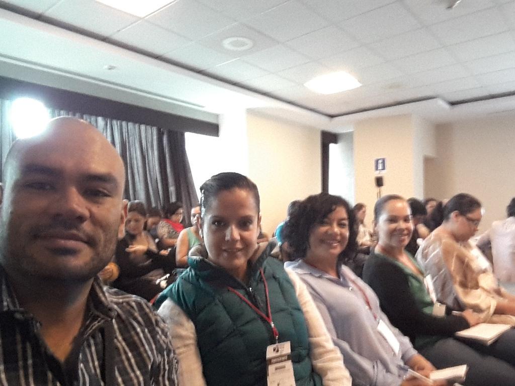 LozanoEdgard's tweet photo. #MLvirtualeduca Iliana Segovia,  Araceli Murguia,  Verónica Galvan, @LozanoEdgard http://t.co/NmVM4FyzxM