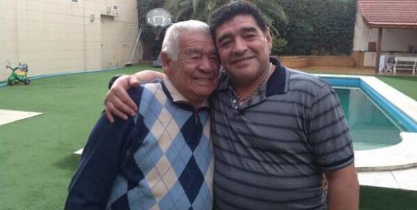 ciudad_magazine's tweet photo. #URGENTE Se complica la salud de Don Diego Maradona: sufrió una fuerte descompensación. En instantes más información. http://t.co/2FexeqEMsy