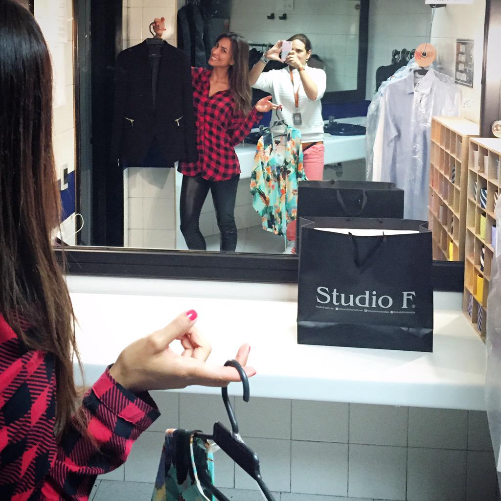 johamorenoG's tweet image. #backstage #lookstudiof @studiofcolombia los espero al medio día en @noticiaswin @winsportstv ⚽️⚽️ @CARLOSZAPATA10