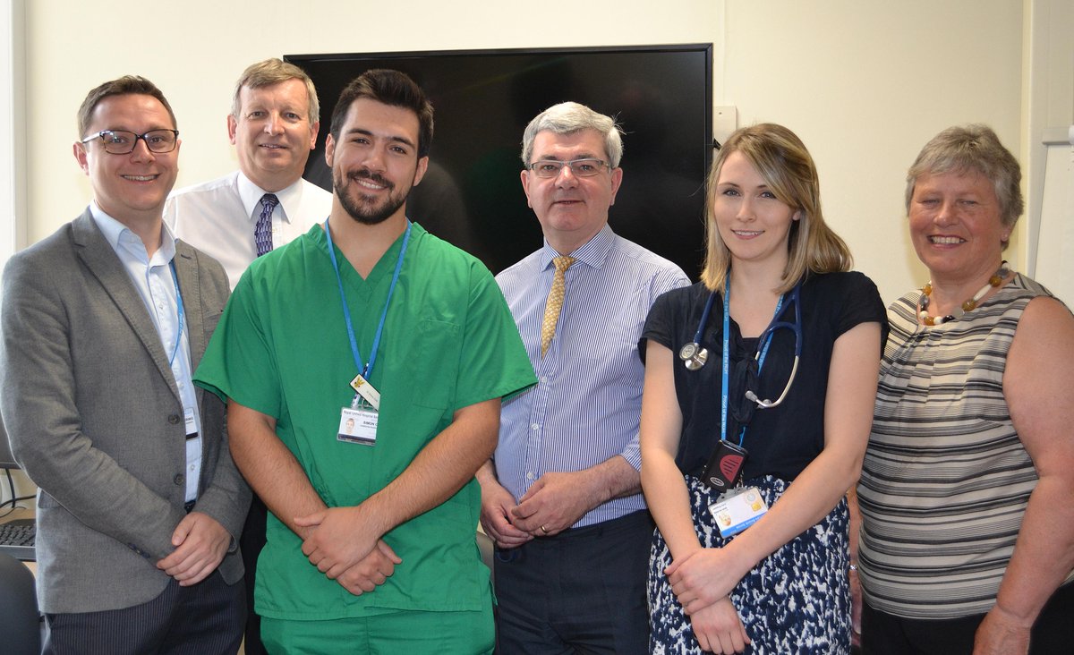 <a href="/hee_sirkeith/">Sir Keith Pearson</a> met with <a href="/RUHBath/">RUH Bath 🏥</a> junior doctors during a visit to the south west today <a href="/Activetoo/">Jane Barrie</a> <a href="/HESW_DerekS/">Derek Sprague</a>