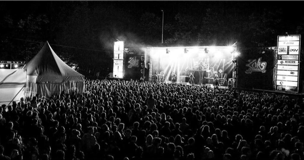 makebelieveband's tweet photo. Oh yeah! Zaterdag spelen op het @ZOKS_festival in Venlo met @BADEmusic &amp; Level42!! #feestje #limburg #zoks #festival http://t.co/C0eclBJhZk