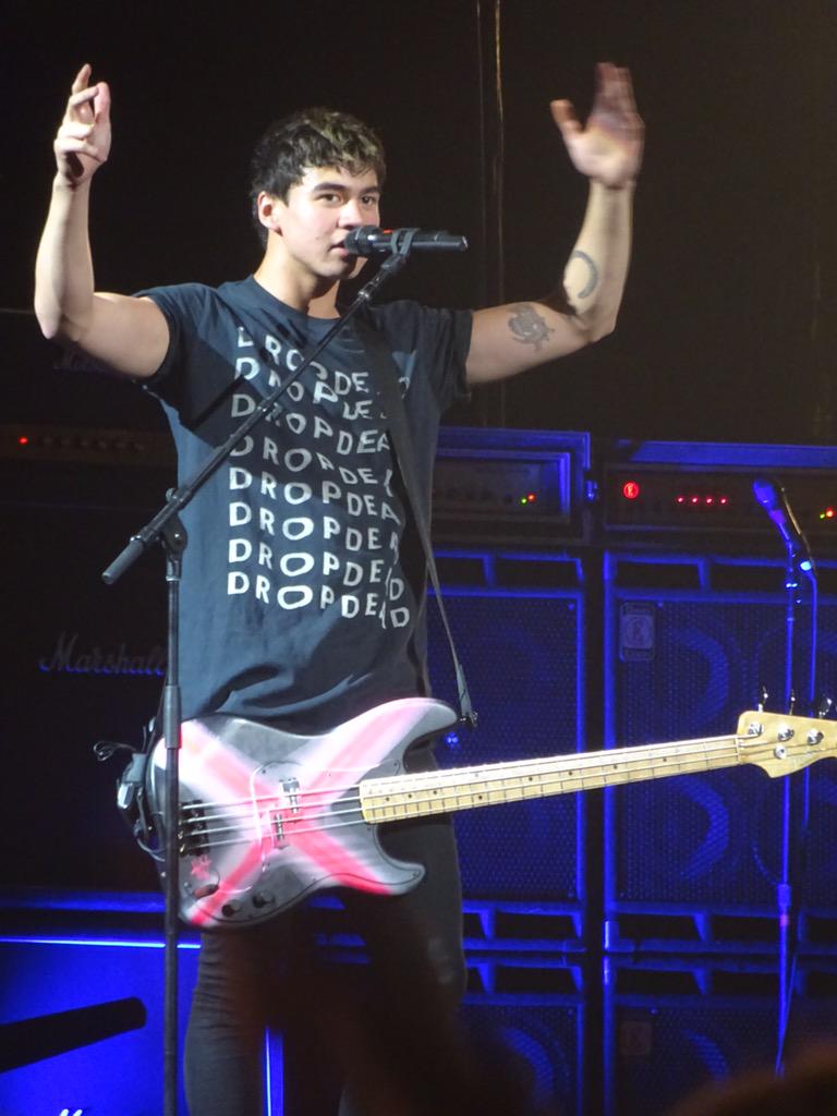 justbellalee's tweet photo. @Calum5SOS thanks for tonight! http://t.co/3fCrSWUgcs