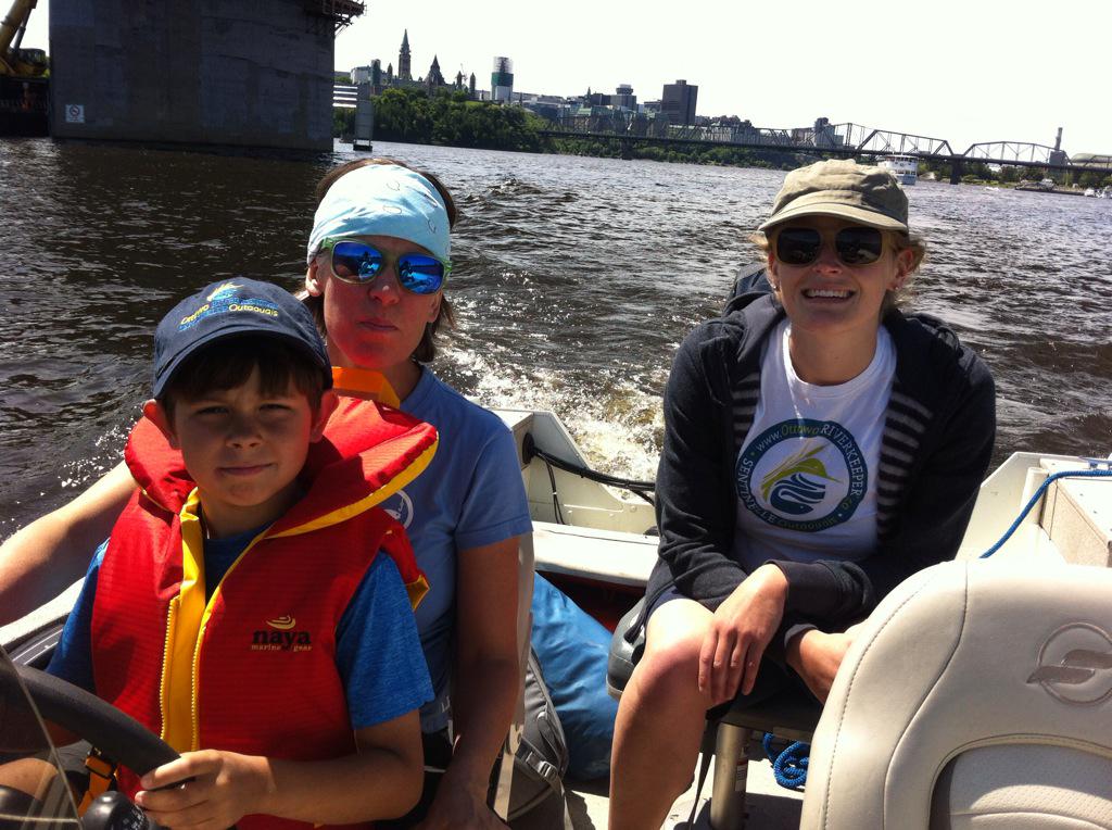 ottriverkeeper's tweet photo. We're out on the #OttawaRiver today for the 24h #OttRivFishathon. Hoping to show you some fish! #OttRivDiversity http://t.co/FphN2NI7bq