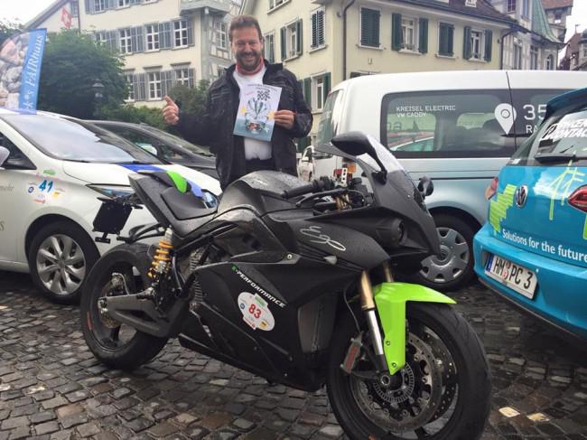 PhoenixContactI's tweet photo. Per #EnergicaEgo 3.000 km alla #wave2015 e ben 195 km con "pieno" di #energiaelettrica http://t.co/UUdHo2mrvE http://t.co/aBWzuqDHz5