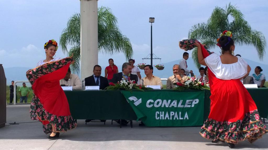 iiglesiase's tweet photo. Gran evento d aniversario del plantel @conalepajijic #CONALEPJAL #LaEducaciónEsLaSolución @AristotelesSD @pacoayon http://t.co/mZx1BHlZhT