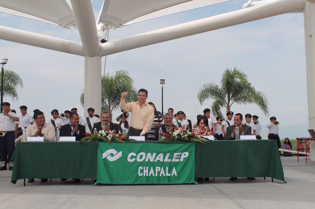 iiglesiase's tweet photo. Gran evento d aniversario del plantel @conalepajijic #CONALEPJAL #LaEducaciónEsLaSolución @AristotelesSD @pacoayon http://t.co/mZx1BHlZhT