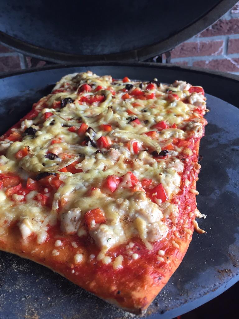 Sebastiaan_ruys's tweet photo. #pizza #biggreenegg http://t.co/BsjIG73dHh
