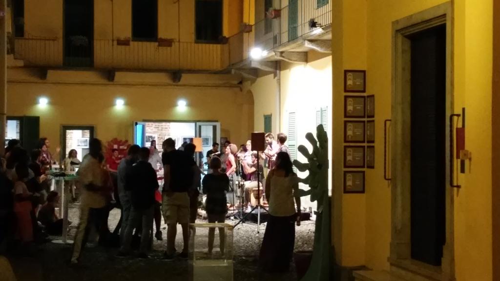 AntonioSametti's tweet photo. Ingresso libero @_stoa http://t.co/IE9lOpxBo7