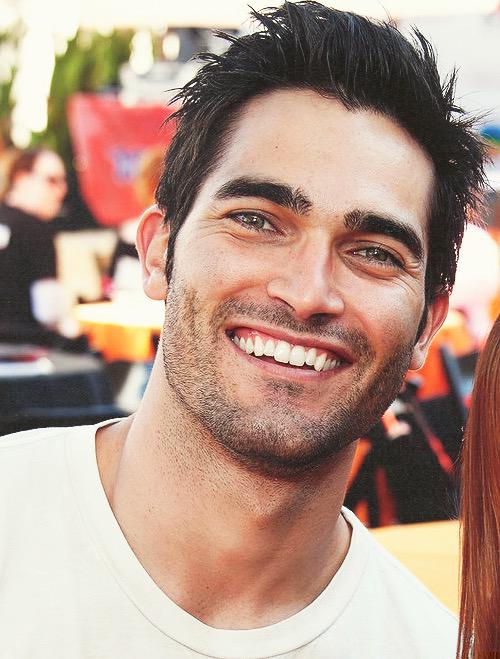 ReactTeenWolf's tweet photo. How is it possible to be this good-looking... https://t.co/orwVNJHt8u